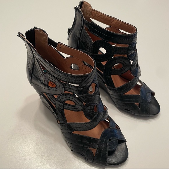 Miz Mooz Tamara Wedge Pump - Picture 2 of 7